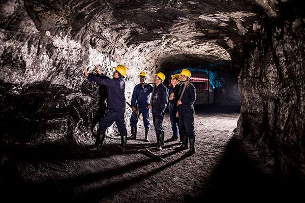 MSHA, Essential Minerals Association renew training alliance