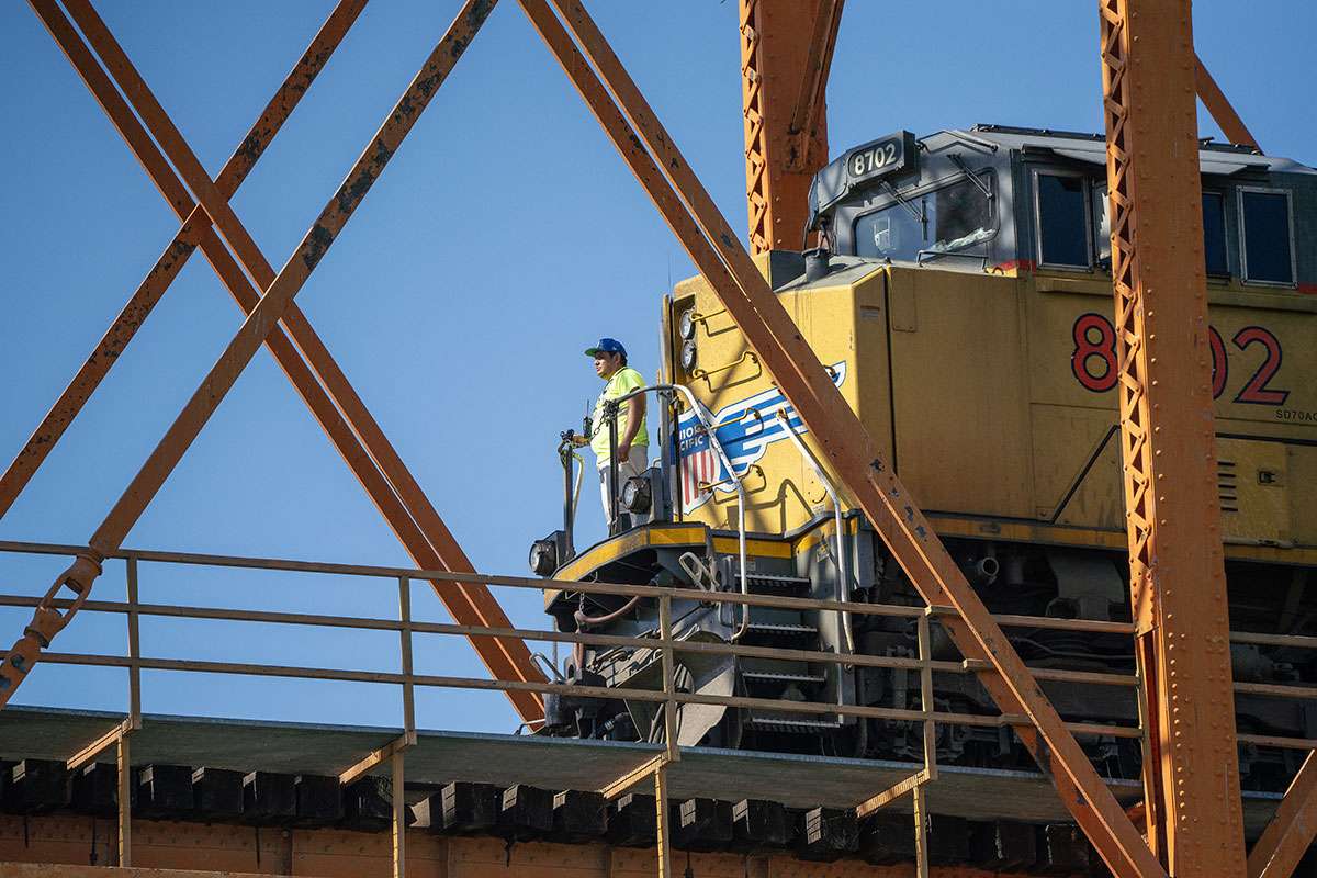 FRA to enforce English proficiency for Mexican train crews in U.S.